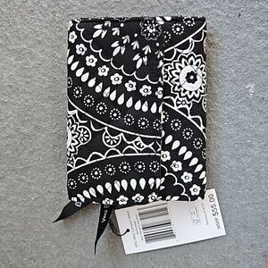 Compact wallet with RFID